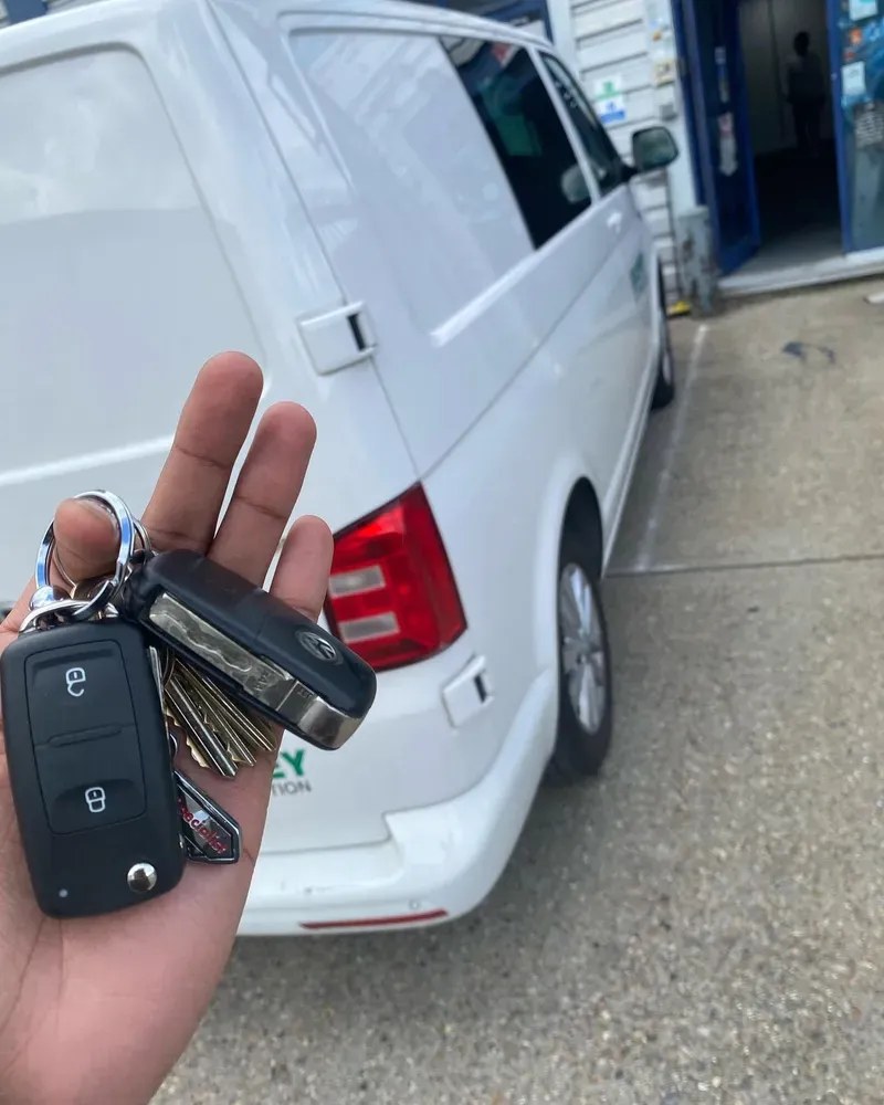 New Volkswagen Transporter key coded at the customer premises